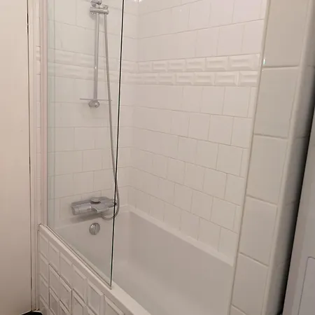 3 Or 4 Bedroom Perfect Location! Appartement *