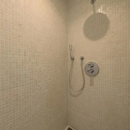 3 Or 4 Bedroom Perfect Location! *